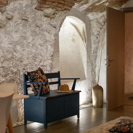 Teged Vartalak