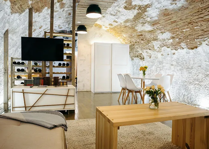 아파트 Teged Vartalak